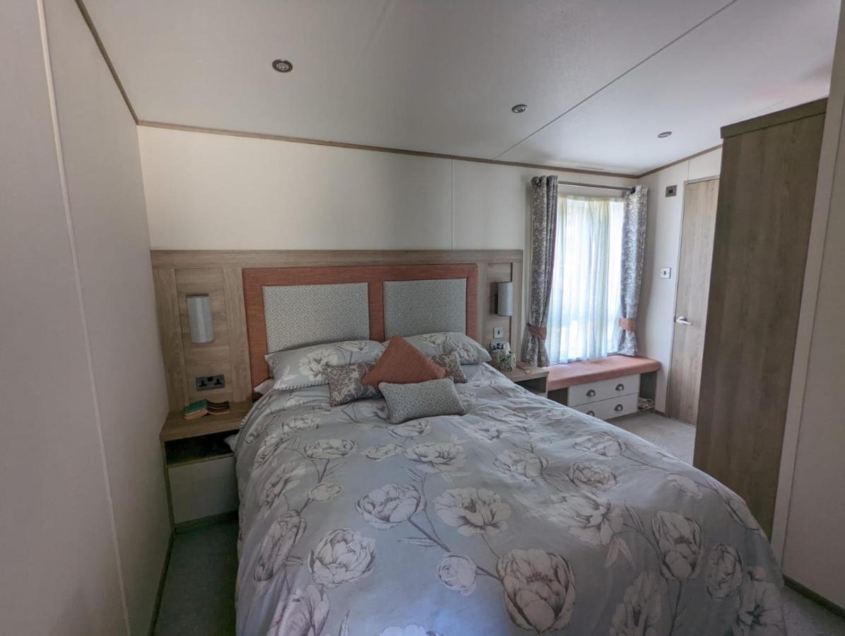 Stunning Luxury Caravan On Edge Of New Forest On Shorefield Country Park Entertainment And Leisure Passes Included Milford on Sea Eksteriør billede